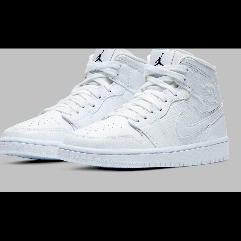 Woman's jordan ones size 8.5 "white snakeskin" mids